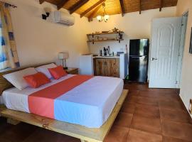 Room with kitchenet, pool and close to the beach in Las Galeras, hotel in Las Galeras