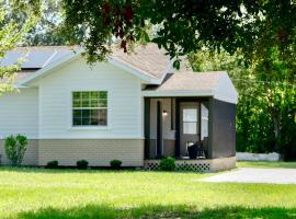 Salos Retreat, beautiful and peaceful stay, Hotel in Saint Cloud