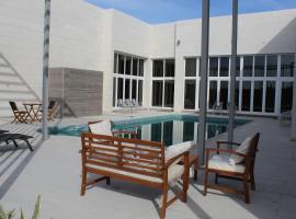 Masfout Mountains View, hotel met parkeren in Sinādil