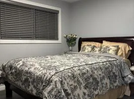 Fenway Room Comfy for two 13 miles to Seattle Space Needle