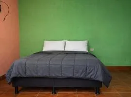 Habitación con parqueo a 15 min de Panajachel