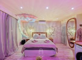 Bali Love Room Jacuzzi Balnéo Home cinéma, hotel a Hyères