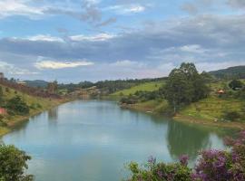 Chalé da lagoa, hôtel à Paraibuna