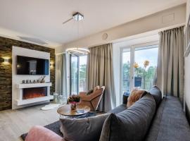 Stylische FeWo direkt am Strand mit Balkon bis zu 6 Personen – hotel w mieście Binz