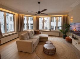 Japandi Lofts - 2 Bedrooms at old city of Antwerp, hotel i Antwerpen