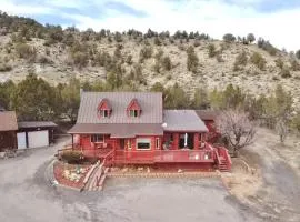 Family Cabin with Views just minutes from Zion Nat'l Park