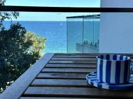 Modern 1-bed with pool & seaview