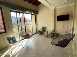 Apartamento central con parqueadero
