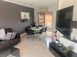 Modern Furnished Home in Altona Meadows with Fast WiFi