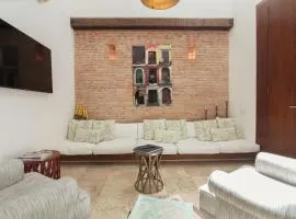 Sophisticated 3BR House with Pool and AC in Ciudad Amurallada