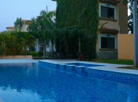 Penthouse en Huatulco con alberca, balcón, 5 min playa, hotel i Santa Cruz Huatulco