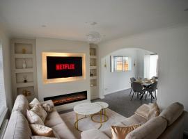 Solaire - Luxury 3BR Near Gatwick, Fire Place, Garden & Free Parking, Hotel in Ifield