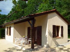 Quiet Dordogne Escape, hotel a Gavaudun