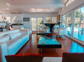 Waterfront Luxe Retreat, viešbutis mieste Corte Madera