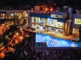 Camelback Mountain Luxury Pool, Golf, & Views