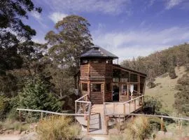 Wilderness Retreat 15mins to CBD, bath tub, forest views