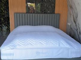 Sky View Wang Nam Khiao สกายวิววังน้ำเขียว, hotel in Ban Khlong Ta Sang