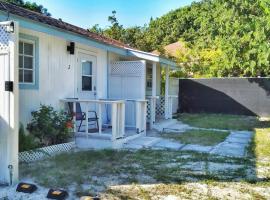 Island Harmony Compound, hotel a Rock Sound