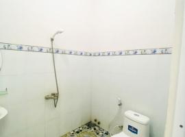Quốc Hưng, hotel di Ðịnh Quán
