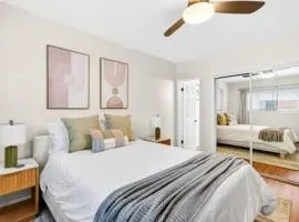 Prime Manhattan Beach 2BR Walk to Beach with Parking