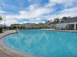 2BR Ensuite - Pool Gym - Near Beach - Lake View Patio - Jax n Historic St Aug