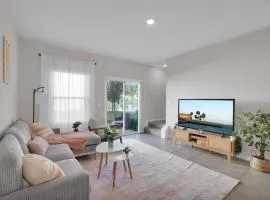 2BR Ensuite - Pool Gym - Near Beach - Lake View Patio - Jax n Historic St Aug