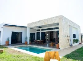 Casa Yuu - Pool and Private Garden near the sea