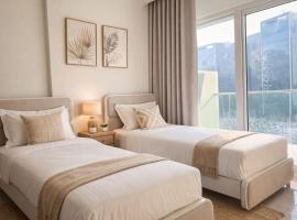 Family Stay in Downtown 2BR Sleeps 6 Burj View, hotel a Dubai