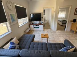 Salty Shack Lancelin- Two Bedroom, hotel en Lancelin