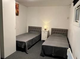 Mini Hus, Hotel in Märsta