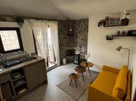 Sicilia con Terraza y chimenea, hotel u gradu Santeagueda
