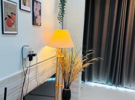 Hanis Home, hotel v mestu Kampong Rusamileh