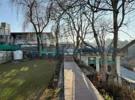 Murree 3 bed Chalet with a Lawn and Parking, Mall Road
