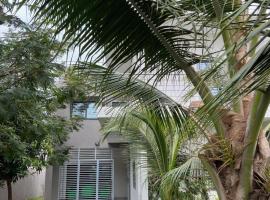 Maison entière avec jardin tropical - Yenne Tode、Yenne-Todéのホテル