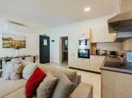 Sea Side Luxurious 2 BDR Apartment