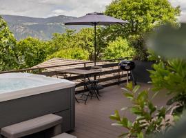 Mountain View Suites, Hotel in Tisens