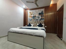 Hotel Atlantis Suites By signature Stays Near Kashi Vishwanath Temple, hotel in Varanasi