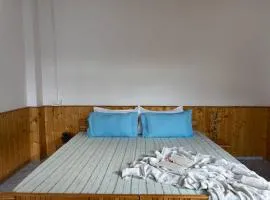 Thirthen riverside retreate bastatiat Rubal Home Stay