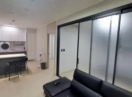 Large Apartment for 4 people, 2 bedrooms, 1 bathroom, livingroom, diningroom in front of Gimpo pungmu subway station