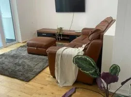 Luxe Home in Abbeywood