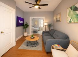 Hoboken 15 Min Train to Manhattan Full Kitchen，位于霍博肯的酒店