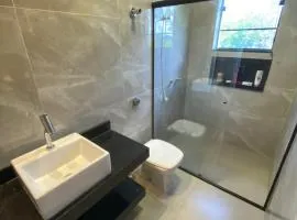 Casa recém-construída, camas novas e a vista privilegiada do lago