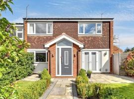 Quiet house in the city centre, close to cathedral – hotel w mieście Lichfield