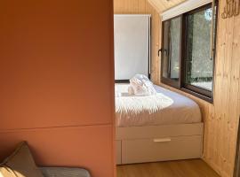 Tiny houses PAMPA Lodges - étang & bain nordique, hotel i Étival-lès-Le Mans