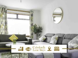 2 BDR House By Caledonia Luxe Stays Short Lets & Serviced Accommodation Falkirk, hotel i Falkirk