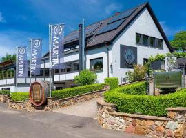 Ferienwohnungen im Weinhof Martin, хотел в Елтвил