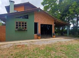 Birds' Corner Cabin, Hotel in Curitiba