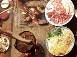 囲炉裏のある築100年の一棟貸し古民家で昔の暮らし体験