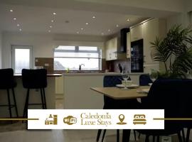 2 BDR House At Caledonia Luxe Stays Short Lets & Serviced Accommodation Lanark, hotel in Lanark