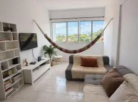 APT ventilado, 2 quartos, pertinho da praia